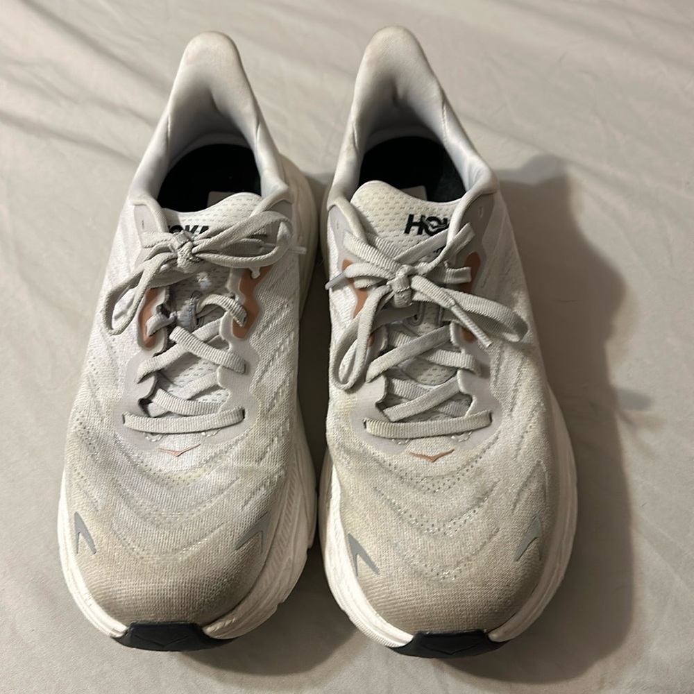 Womens HOKA Araujo 6 US size 8